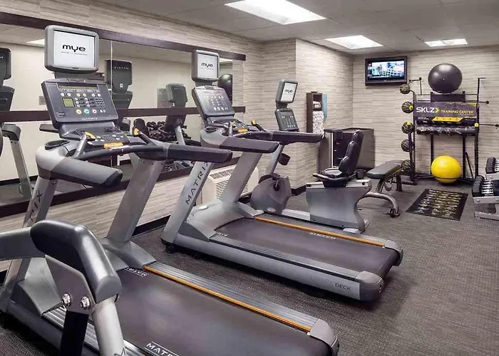 Courtyard By Marriott Airport Hotel