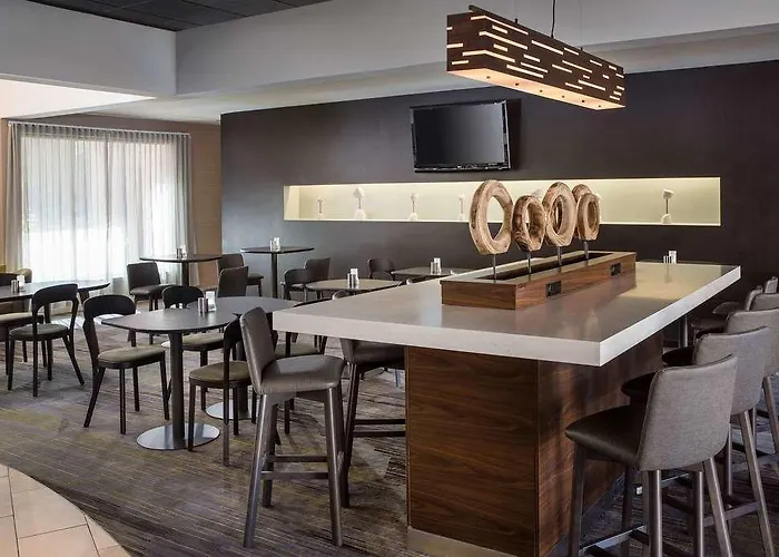 Courtyard By Marriott Airport 3*