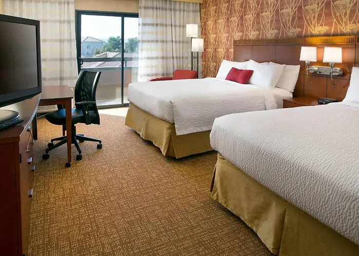 Hotel Courtyard By Marriott Airport 3*