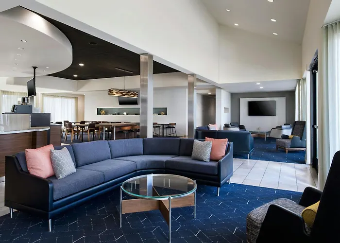 Courtyard By Marriott Airport 3*