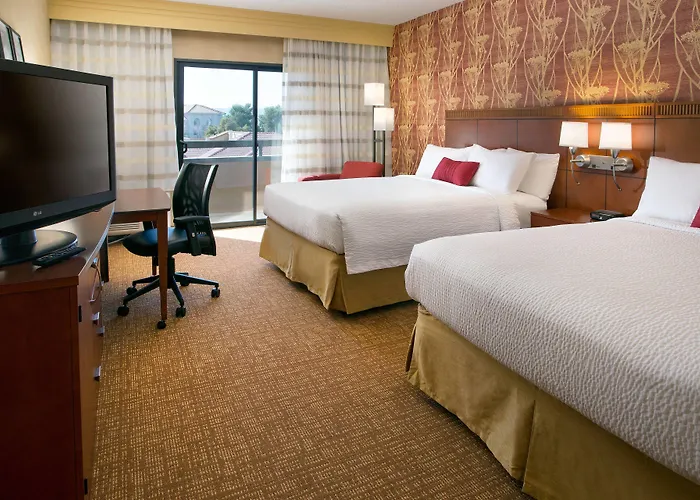Courtyard By Marriott Airport Hotel Phoenix