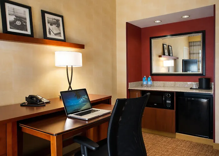 Courtyard By Marriott Airport Phoenix