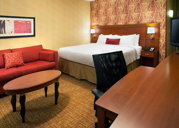 Courtyard By Marriott Airport Hotel