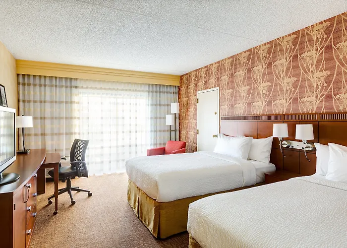 Courtyard By Marriott Airport Hotel