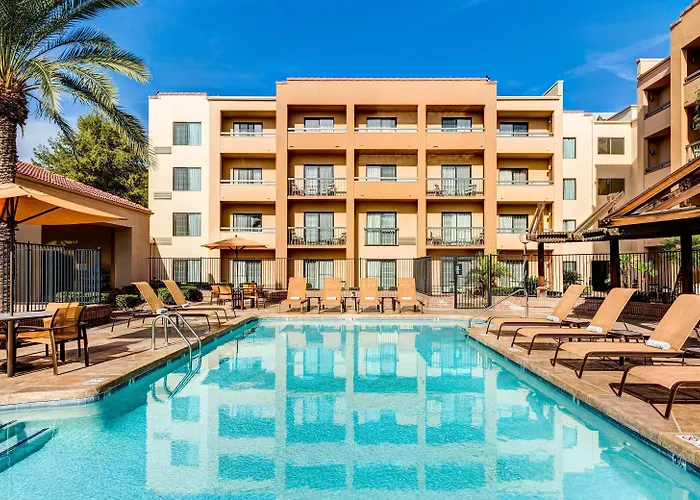 Hotel Courtyard By Marriott Airport 3*