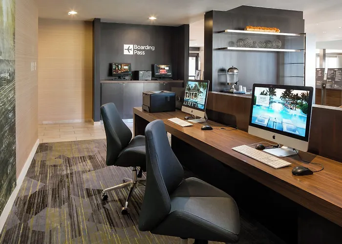 Courtyard By Marriott Airport Hotel 3*