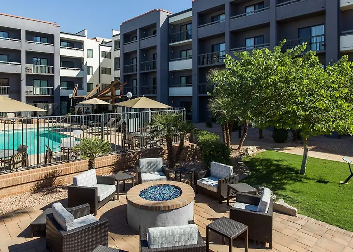 Hotel Courtyard By Marriott Airport