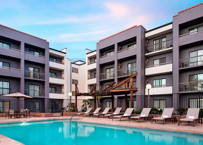 Courtyard By Marriott Airport Hotel Phoenix