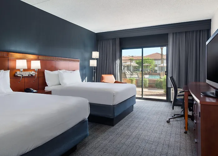 Hotel Courtyard By Marriott Airport