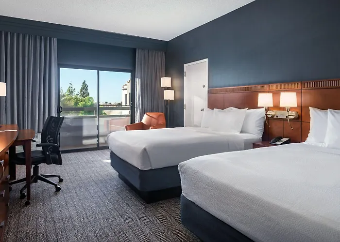 Courtyard By Marriott Airport 3*