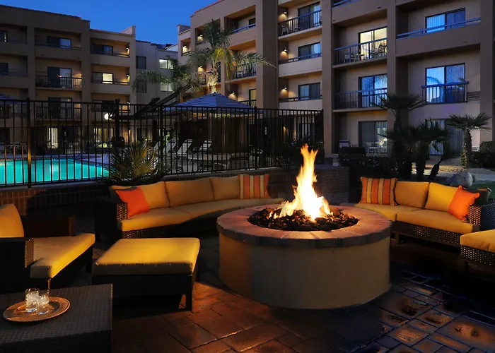 Courtyard By Marriott Airport