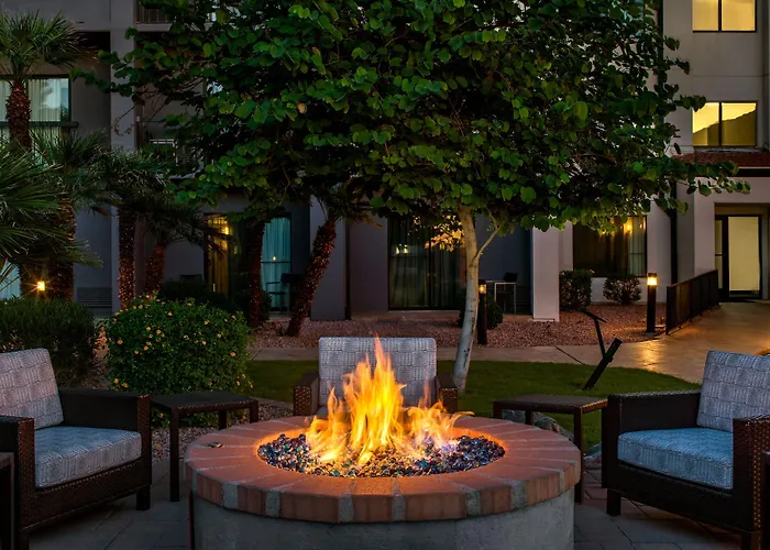 Courtyard By Marriott Airport