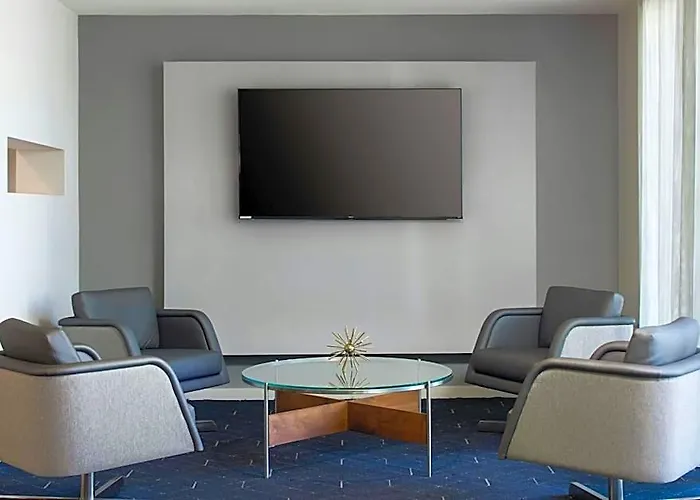 Courtyard By Marriott Airport Hotel 3*