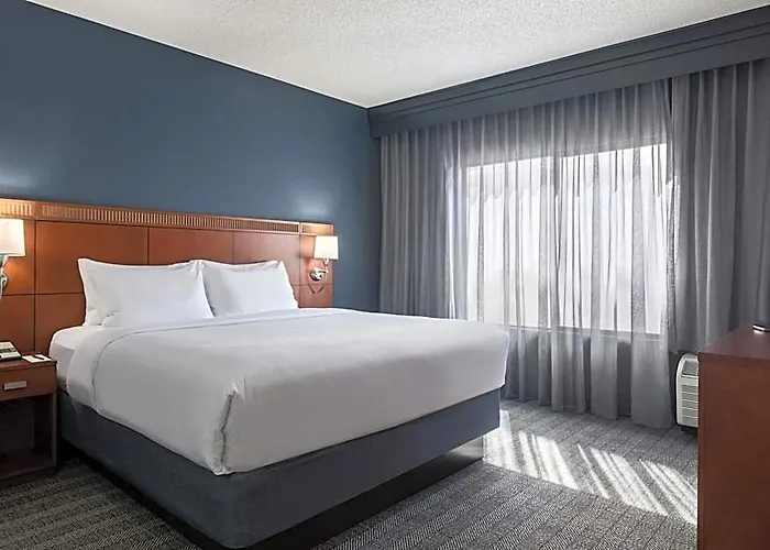 Courtyard By Marriott Airport Hotel Phoenix