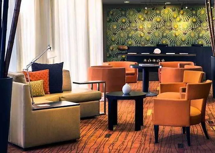 Courtyard By Marriott Airport