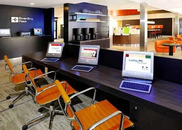 Courtyard By Marriott Airport 3*