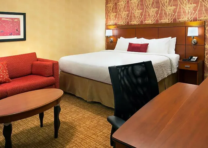 Courtyard By Marriott Airport Hotel